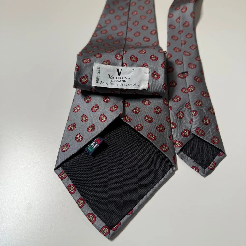 Valentino Giovanni Tie Mens OS Gray Red Paisley Silk Italian Luxury‎ Necktie